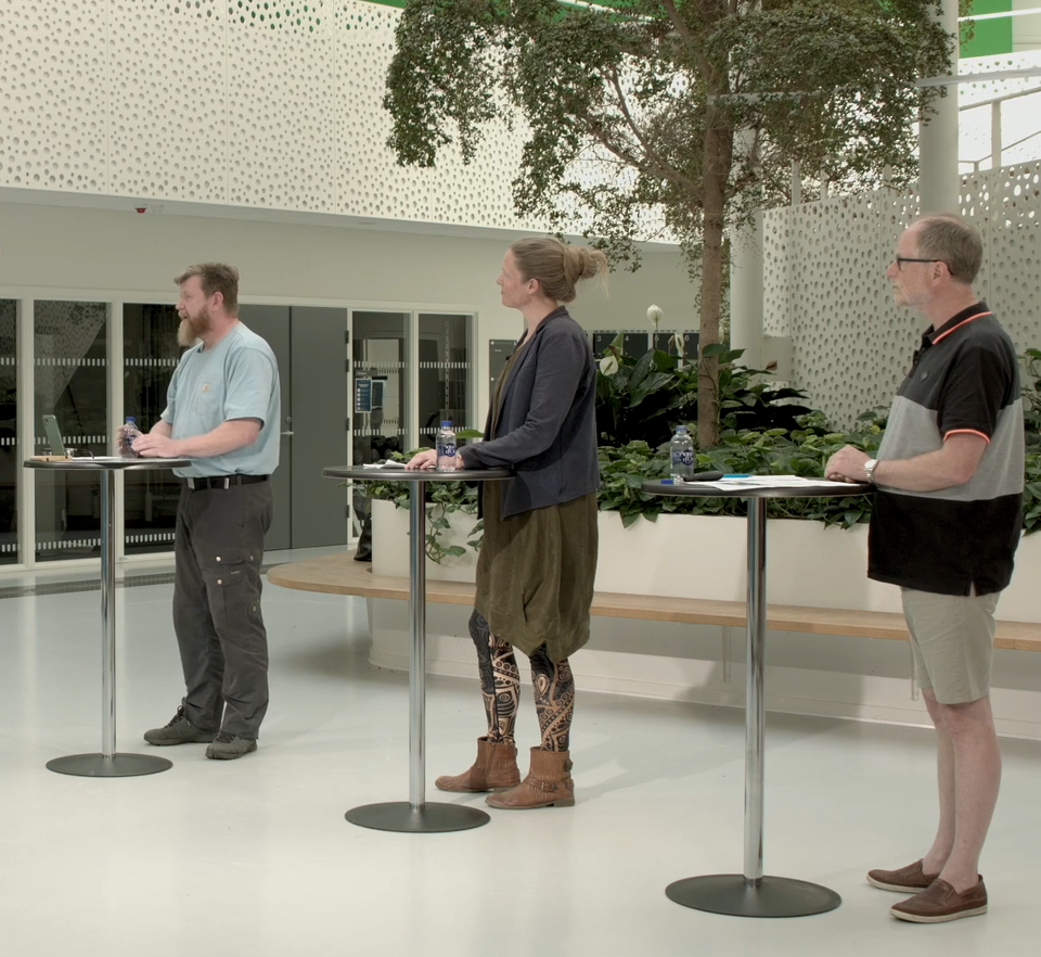 billede af medarbejdere på rygcenteret