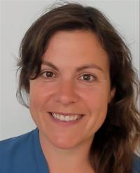 Portræt af afdelingslæge Sarah Leeth Hansen Farmer 