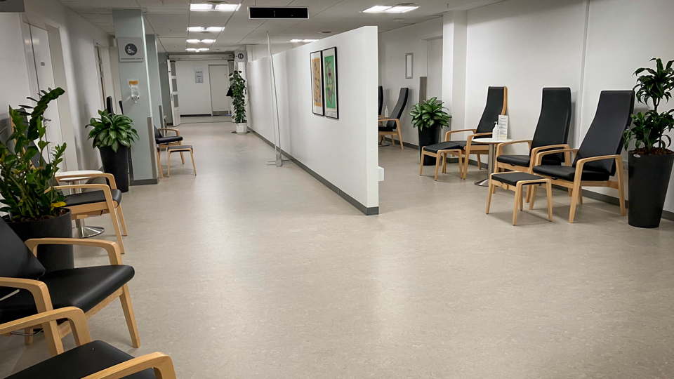 Lænestole står side om side i zone 4.