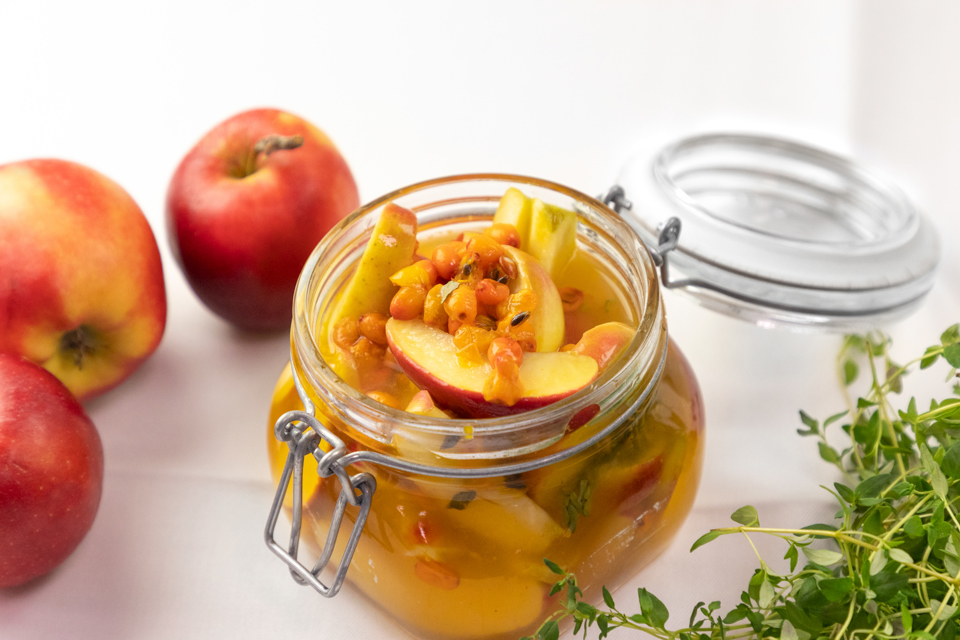 Timiansyltede æbler med havtorn