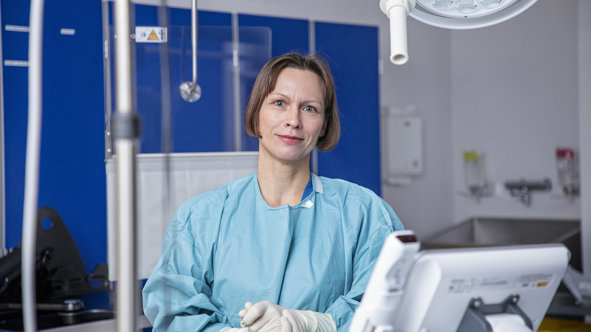 Ann Bovin i uniform i behandlingsrum