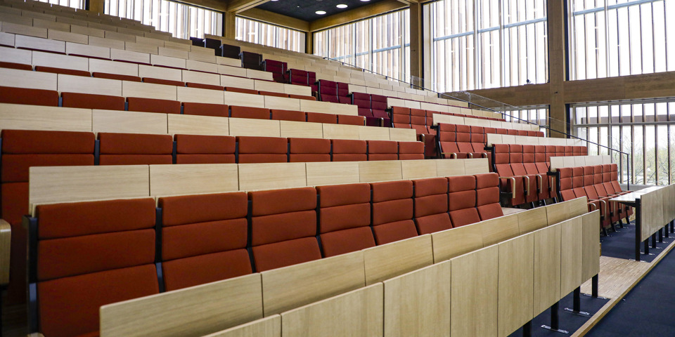 Stolerækker i auditorium