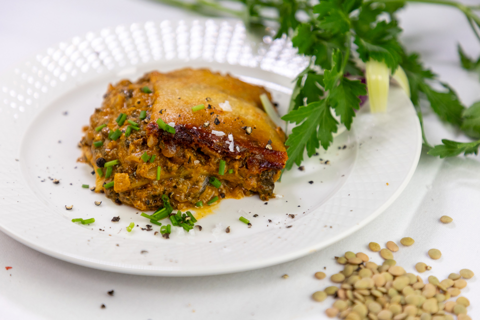 Spinatlasagne anrettet på tallerken